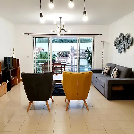 Black'nyellow Place Vila Franca do Campo