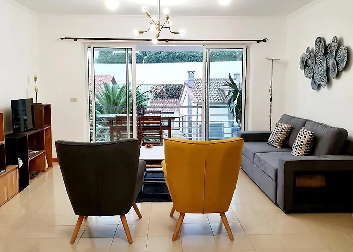 Black'nyellow Place Vila Franca do Campo